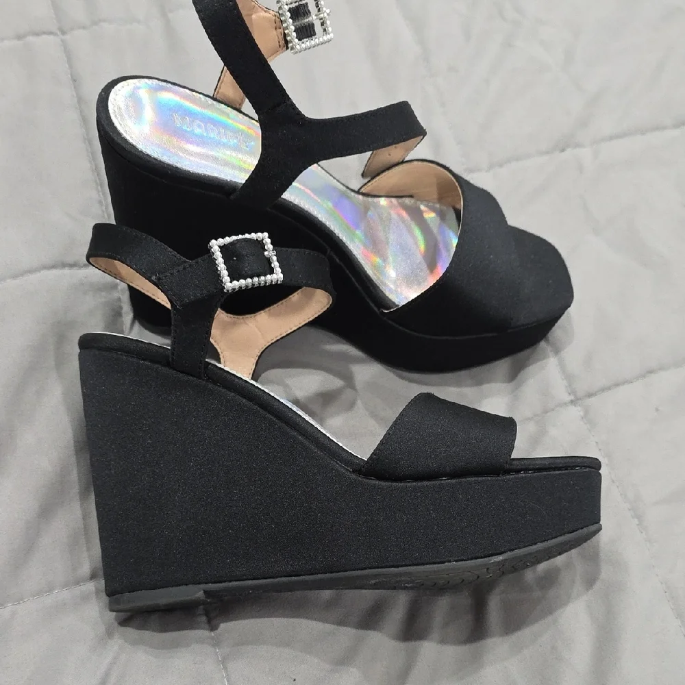 Maripe‎ Black Wedge Sandals with Silver Accents
